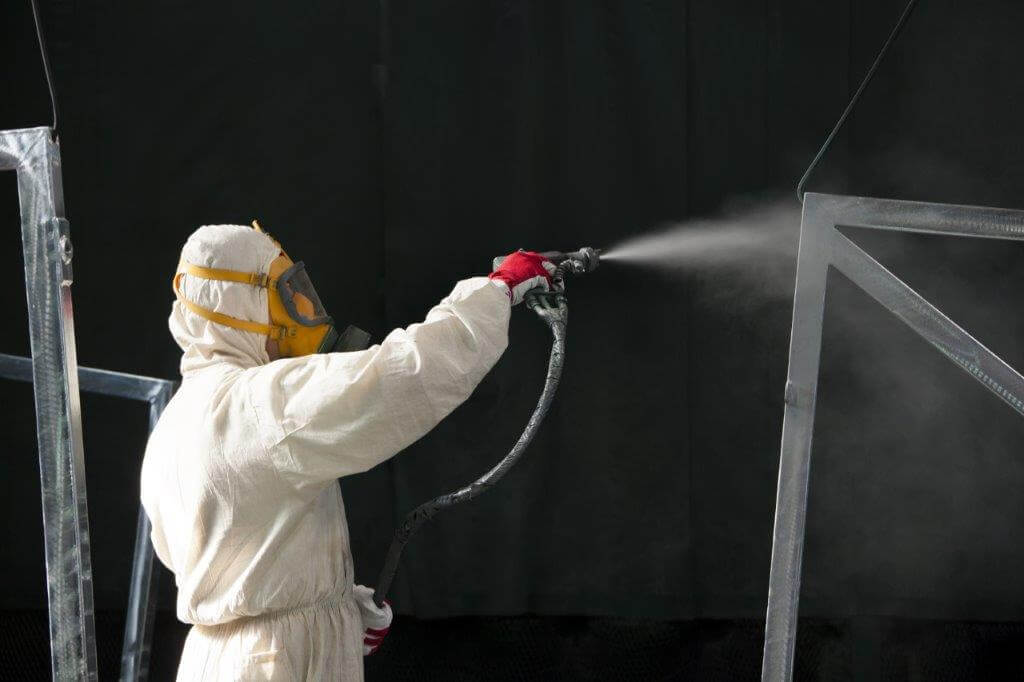 Airless spray painting